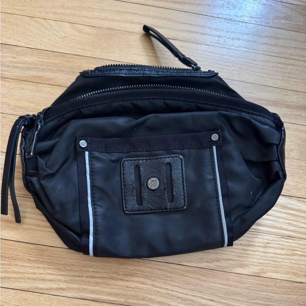 Lululemon zipper pouch